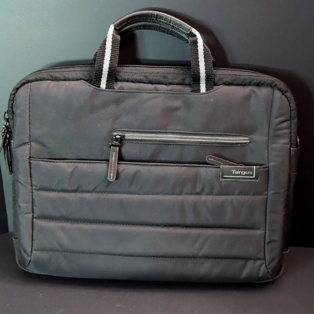Targus Men's Black Slim Office Laptop Slip case.